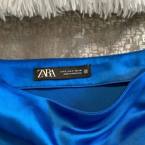 ⭕️ SOLD ⭕️ NEW Zara Electric Blue High Side Slit Satin Skirt - Picture 8 of 10